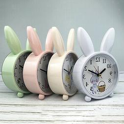 O Da Tavolo Della Piccola Sveglia Del Fumetto Per