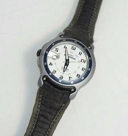 O Cinturino In Tessuto Bianco Analogico Quadrante