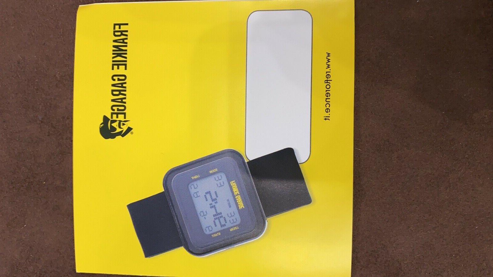 frankie garage uomo digitale con cartellino di