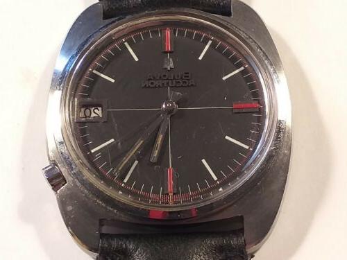 lotto accutron 2 orologi piu un movimento