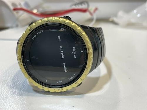 orologi sportivi con piccoli segni di usura