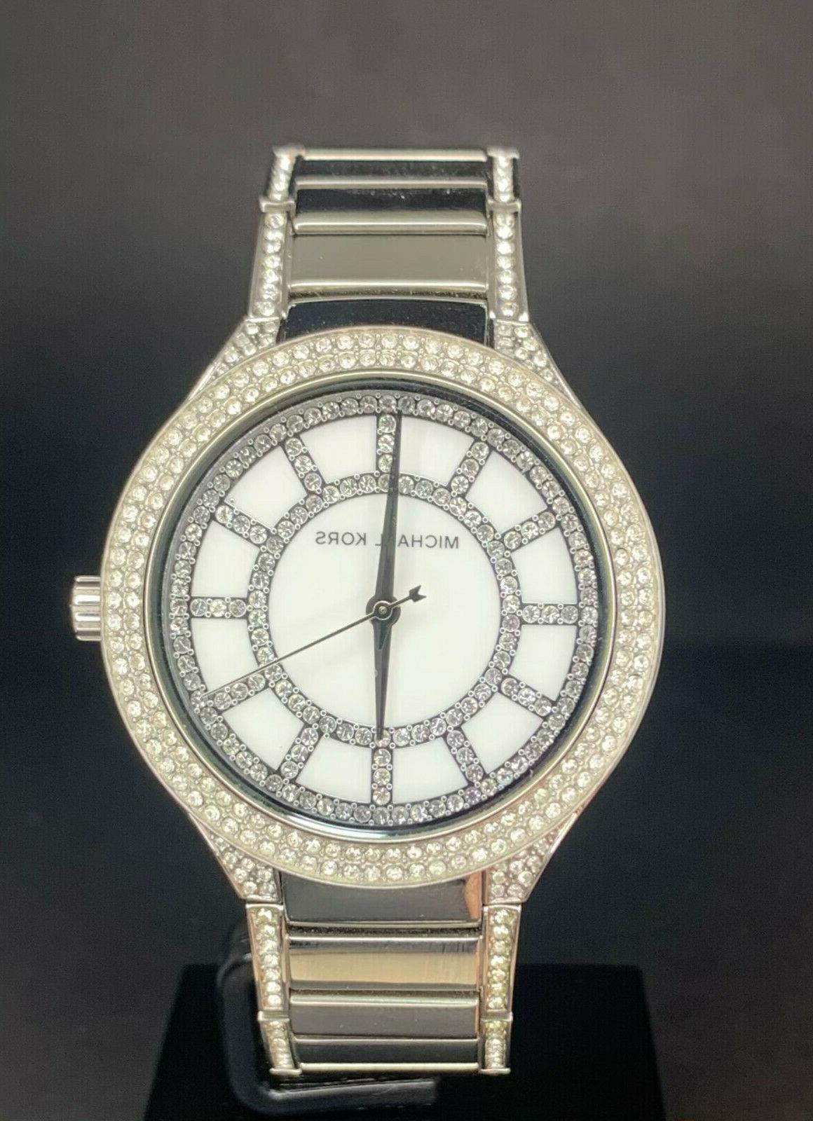 orologio analogico con cinturino in acciaio inox