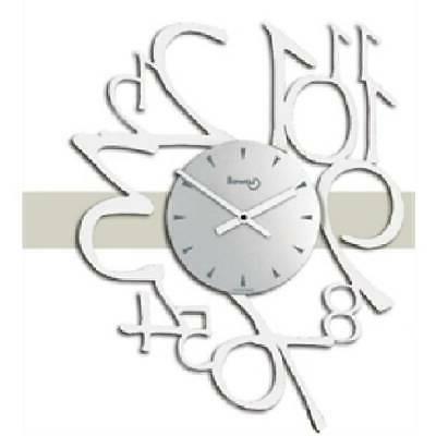 orologio da parete con numeri grandi bianco