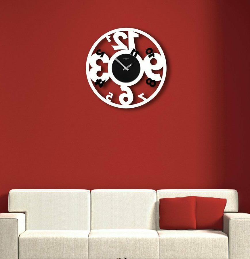 orologio da parete moderno in legno traforato