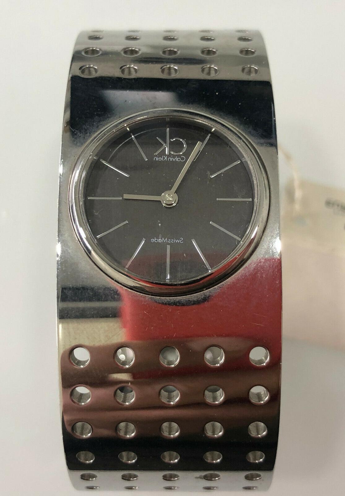 orologio donna acciaio nero prodotto vetrina esposizione