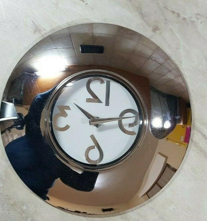 orologio moderno di acciaio a parete