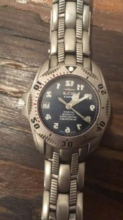 O Automatico Uomo Sector950 Titanium