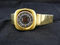 O Posteriore Elettrico Gruen Di Precisione Con Data Vintage.