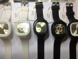 O Unisex Economico Con Cassa In Acciaio E Cinturino In Gomma