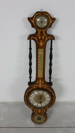 O Vintage A Muro Con Igrometro E Barometro