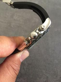 O Uomo Acciaio Con Cinturino In Cauciu&rsquo;