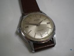 O Uomo Vintage Meccanico Carica Manuale